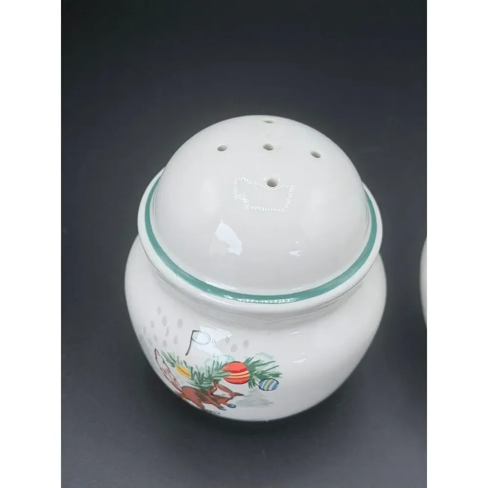 Vintage International China Country Christmas 8966 Salt Pepper Shakers Set